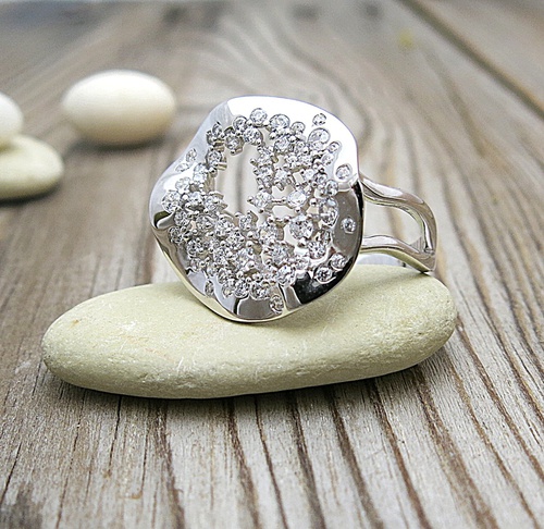 zirkonový třpytivý zlatý prsten, šperk z bílého zlata
