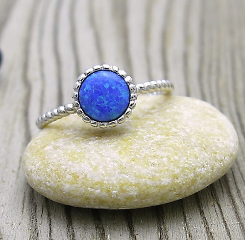 Stribrny prsten s modrym opalem
